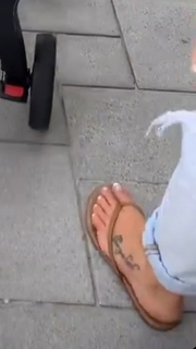 Katy Hearn feet photo 4