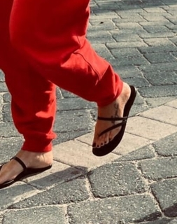 Katy Hearn feet photo 2