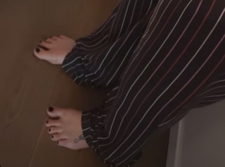 Katy Hearn feet photo 11