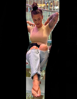 Katy Hearn feet photo 2