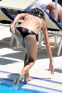 Katy Louise Saunders feet photo 6