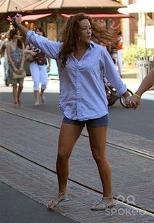 Katy Mixon feet photo thumbnail