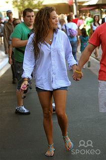 Katy Mixon feet photo thumbnail