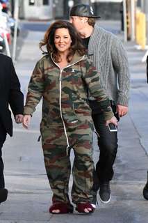 Katy Mixon feet photo thumbnail
