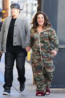 Katy Mixon feet photo thumbnail