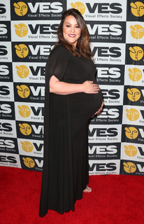 Katy Mixon feet photo thumbnail