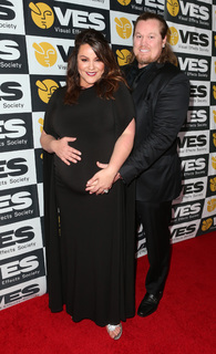Katy Mixon feet photo thumbnail