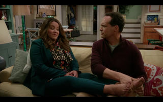 Katy Mixon feet photo thumbnail
