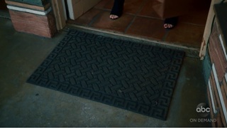 Katy Mixon feet photo thumbnail