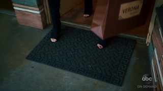 Katy Mixon feet photo thumbnail