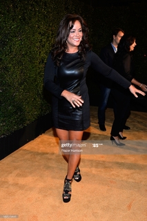 Katy Mixon feet photo thumbnail