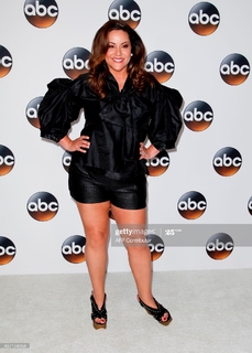 Katy Mixon feet photo thumbnail