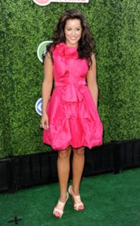 Katy Mixon feet photo thumbnail
