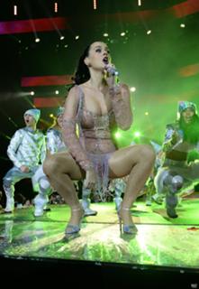 Katy Perry feet photo thumbnail