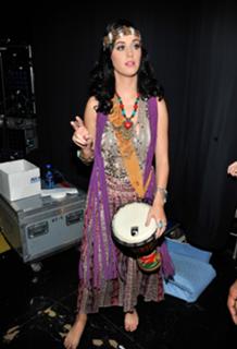 Katy Perry feet photo thumbnail