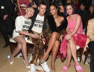 Katy Perry feet photo thumbnail