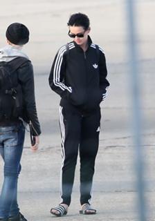 Katy Perry feet photo thumbnail