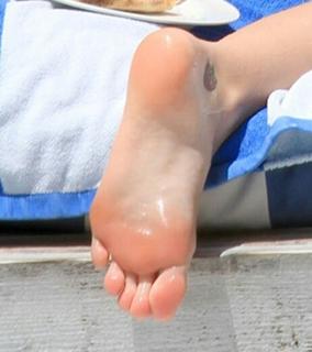 Katy Perry feet photo thumbnail