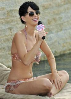Katy Perry feet photo thumbnail