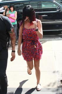 Katy Perry feet photo thumbnail
