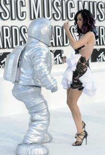 Katy Perry feet photo thumbnail