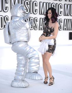 Katy Perry feet photo thumbnail