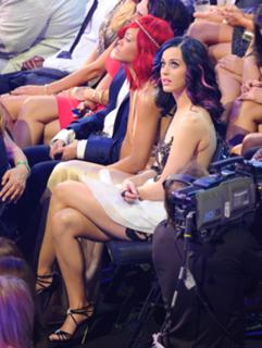 Katy Perry feet photo thumbnail