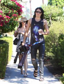 Katy Perry feet photo thumbnail