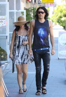 Katy Perry feet photo thumbnail