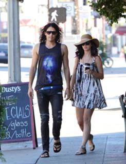 Katy Perry feet photo thumbnail