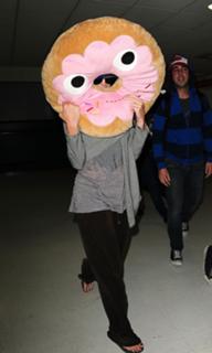 Katy Perry feet photo thumbnail