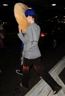 Katy Perry feet photo thumbnail