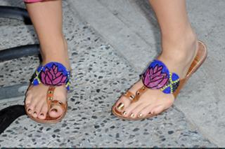 Katy Perry feet photo thumbnail