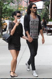 Katy Perry feet photo thumbnail