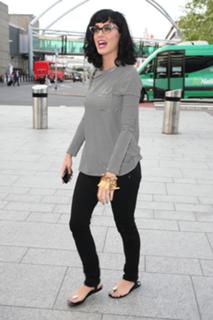 Katy Perry feet photo thumbnail