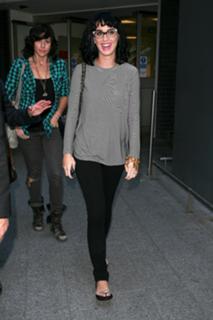 Katy Perry feet photo thumbnail