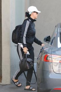 Katy Perry feet photo thumbnail