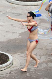 Katy Perry feet photo thumbnail