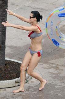 Katy Perry feet photo thumbnail