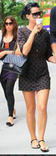 Katy Perry feet photo thumbnail