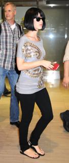 Katy Perry feet photo thumbnail