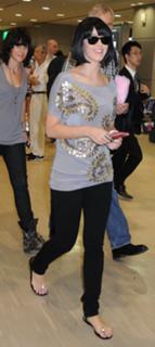 Katy Perry feet photo thumbnail
