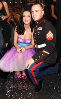 Katy Perry feet photo thumbnail