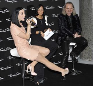 Katy Perry feet photo thumbnail