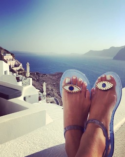 Katy Perry feet photo thumbnail