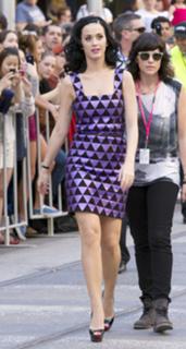 Katy Perry feet photo thumbnail