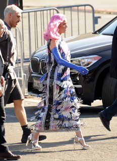 Katy Perry feet photo thumbnail
