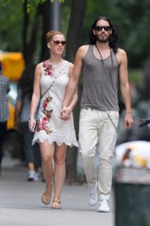 Katy Perry feet photo thumbnail