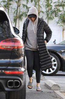 Katy Perry feet photo thumbnail