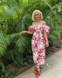 Katy Perry feet photo thumbnail